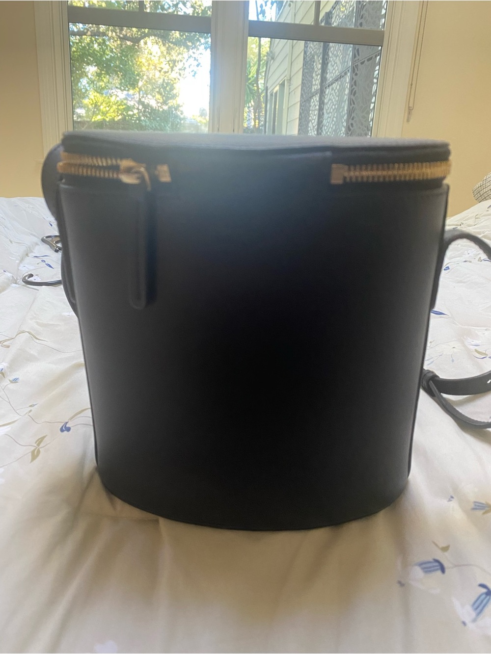 Cuero and Mor- Rare!!! 

Black Leather Crossbody Bucket Bag